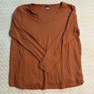 Maternity top/nursing friendly